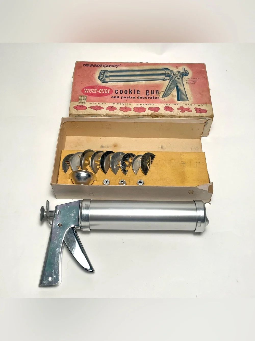 Vintage Wear Ever Cookie Gun and Pastry Decorator Trigger Quick No 3365 in box